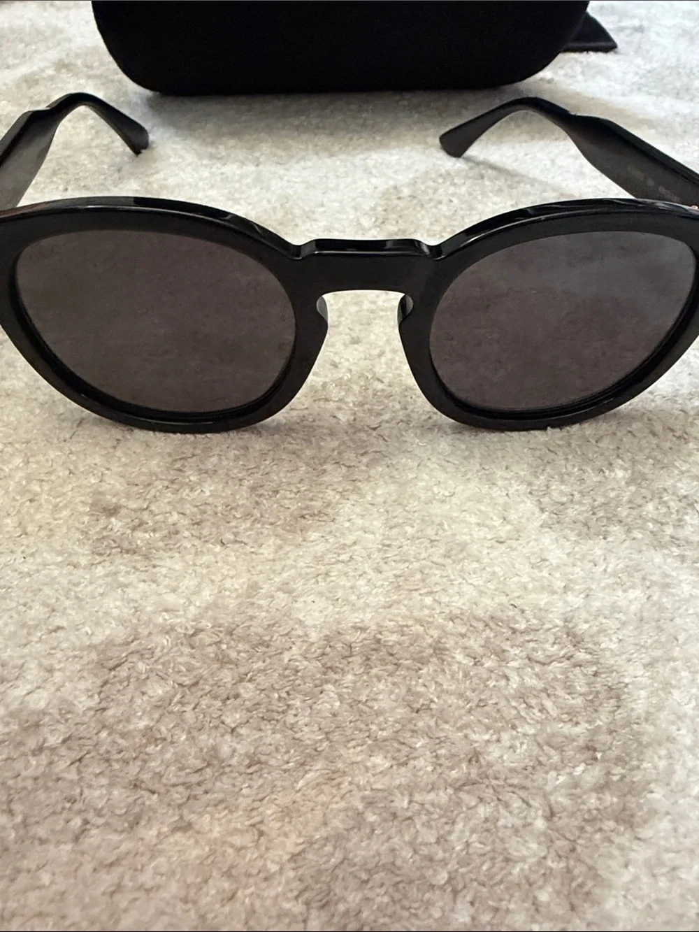 Gucci Black Round Sunglasses with Red-Green Stripe Accent - Picture 5 of 5
